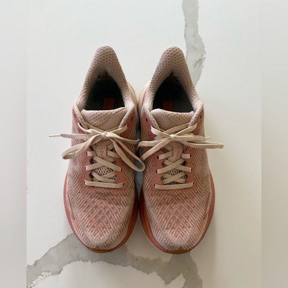 HOKA | Clifton 9 | Size 6B | Pink & Beige - Picture 4 of 10